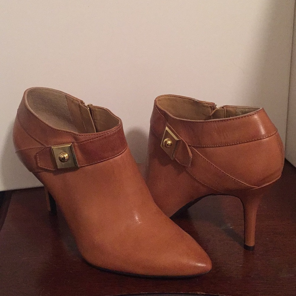 NWOT Enzo Angiolini Ankle Booties Brown Heels